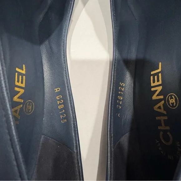 CHANEL Cruise 2012 Collection Cap Toe Pumps Navy Black 38 GUC - Picture 9 of 15